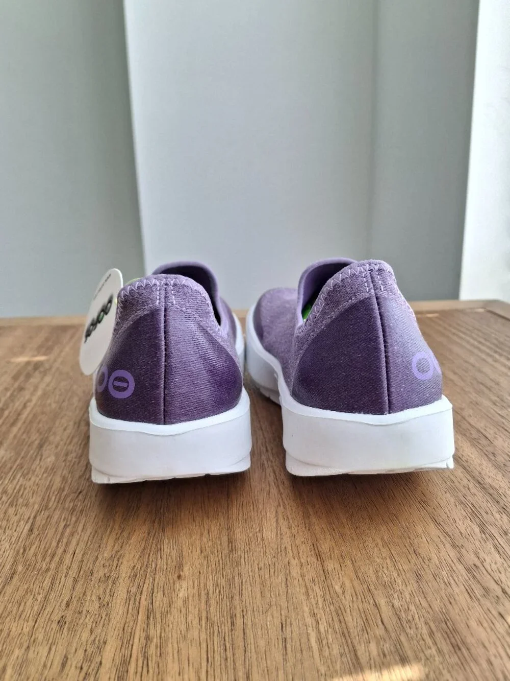 (New) OOFOS – OOmg eeZee Low Recovery Shoes (Purple Wash) – Women's 6